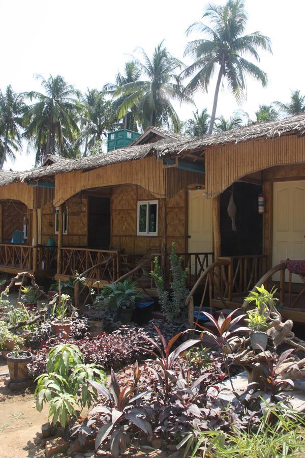 Soe Ko Ko Beach House & Restaurant Ngwesaung Luaran gambar
