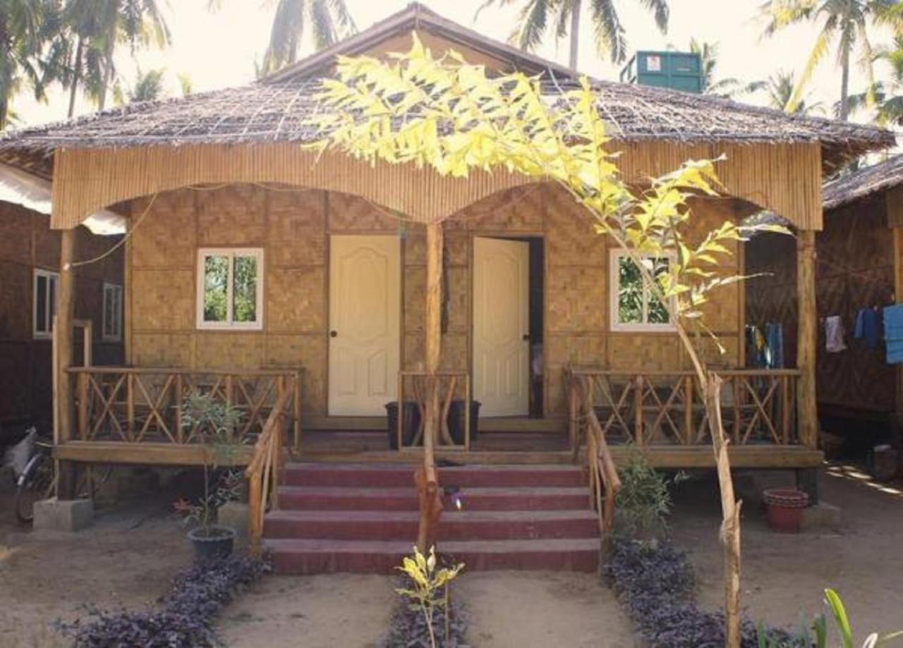 Soe Ko Ko Beach House & Restaurant Ngwesaung Luaran gambar